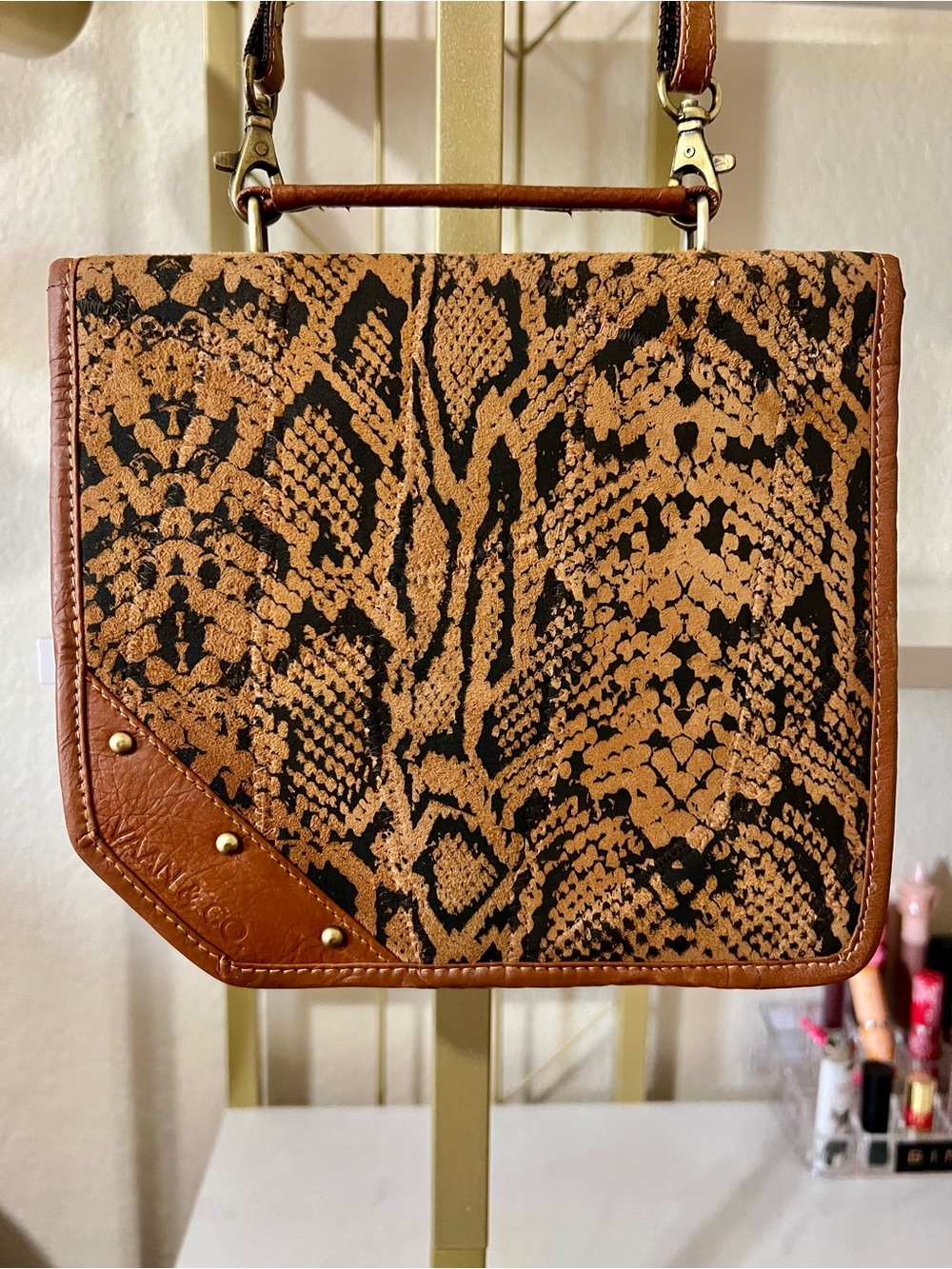 NWT Vaan & Co Women’s Brown Snake-Print Crossbody Bag with Front Zip Pocket